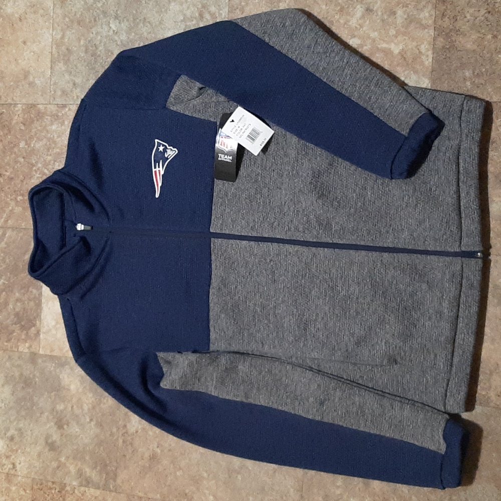 New. G-III New England Patriots Grey/Navy Full-Zip Jacket. Size Medium.